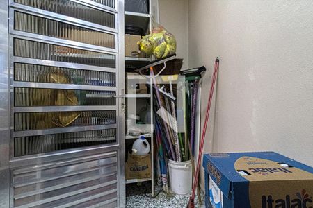 Casa à venda com 600m², 7 quartos e 6 vagas Casa à venda com 600m², 7 quartos e 6 vagasDespensa na garagem