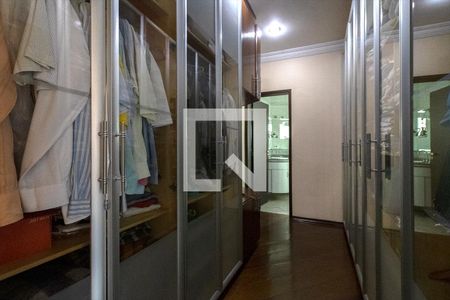 Casa à venda com 600m², 7 quartos e 6 vagas Casa à venda com 600m², 7 quartos e 6 vagasCloset Suíte 1