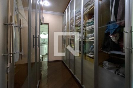 Casa à venda com 600m², 7 quartos e 6 vagas Casa à venda com 600m², 7 quartos e 6 vagasCloset Suíte 1