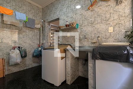 Casa à venda com 600m², 7 quartos e 6 vagas Casa à venda com 600m², 7 quartos e 6 vagasÁrea comum