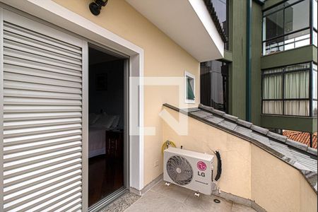 Casa à venda com 600m², 7 quartos e 6 vagas Casa à venda com 600m², 7 quartos e 6 vagas Suíte 4 varanda