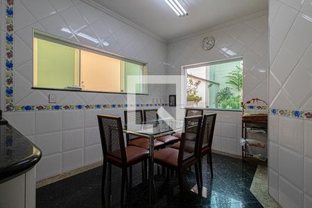 Casa à venda com 600m², 7 quartos e 6 vagas Casa à venda com 600m², 7 quartos e 6 vagasSala de Jantar 2