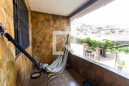 Casa à venda com 300m², 5 quartos e 5 vagas Casa à venda com 300m², 5 quartos e 5 vagasVaranda da Sala da Casa dos Fundos