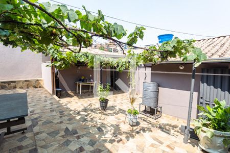 Casa à venda com 300m², 5 quartos e 5 vagas Casa à venda com 300m², 5 quartos e 5 vagasQuintal