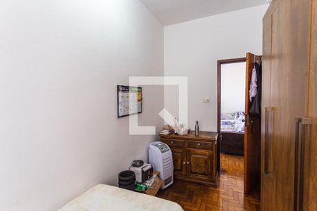 Casa à venda com 300m², 5 quartos e 5 vagas Casa à venda com 300m², 5 quartos e 5 vagasQuarto 4 na Casa dos Fundos