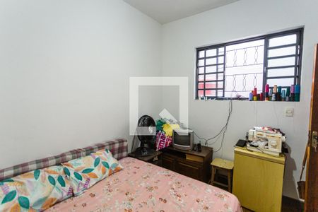 Casa à venda com 300m², 5 quartos e 5 vagas Casa à venda com 300m², 5 quartos e 5 vagasQuarto 5 na Casa dos Fundos