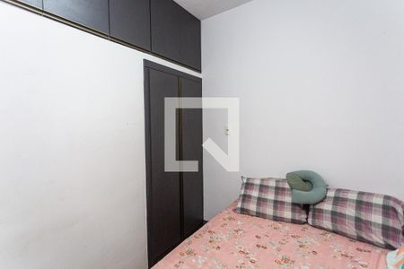 Casa à venda com 300m², 5 quartos e 5 vagas Casa à venda com 300m², 5 quartos e 5 vagasQuarto 5 na Casa dos Fundos