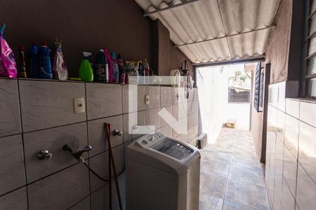 Casa à venda com 300m², 5 quartos e 5 vagas Casa à venda com 300m², 5 quartos e 5 vagasÁrea de Serviço da Casa dos Fundos