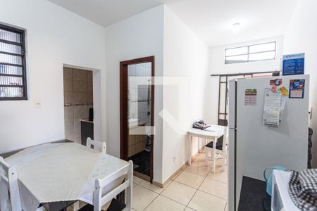 Casa à venda com 300m², 5 quartos e 5 vagas Casa à venda com 300m², 5 quartos e 5 vagasCopa da Casa dos Fundos