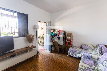 Casa à venda com 300m², 5 quartos e 5 vagas Casa à venda com 300m², 5 quartos e 5 vagasSala da Casa dos Fundos