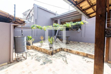 Casa à venda com 300m², 5 quartos e 5 vagas Casa à venda com 300m², 5 quartos e 5 vagasQuintal