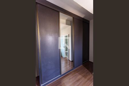 Casa à venda com 300m², 5 quartos e 5 vagas Casa à venda com 300m², 5 quartos e 5 vagasArmário da Suíte da Casa dos Fundos