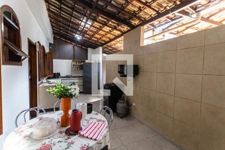 Casa à venda com 300m², 5 quartos e 5 vagas Casa à venda com 300m², 5 quartos e 5 vagasCozinha