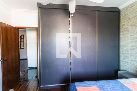 Casa à venda com 300m², 5 quartos e 5 vagas Casa à venda com 300m², 5 quartos e 5 vagasArmário do Quarto 1