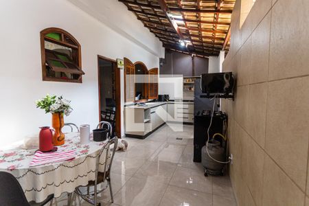 Casa à venda com 300m², 5 quartos e 5 vagas Casa à venda com 300m², 5 quartos e 5 vagasCozinha