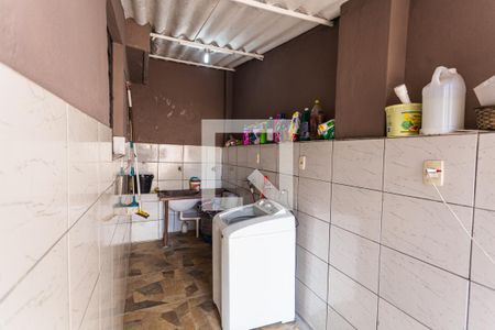 Casa à venda com 300m², 5 quartos e 5 vagas Casa à venda com 300m², 5 quartos e 5 vagasÁrea de Serviço da Casa dos Fundos