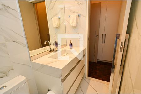 Apartamento à venda com 158m², 4 quartos e 2 vagasBanheiro social