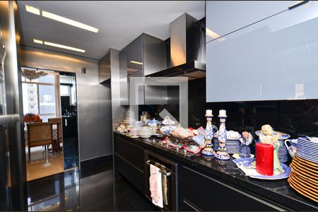 Apartamento à venda com 158m², 4 quartos e 2 vagasCozinha