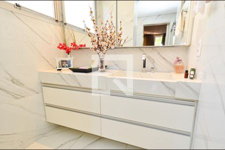 Apartamento à venda com 158m², 4 quartos e 2 vagasBanheiro suite