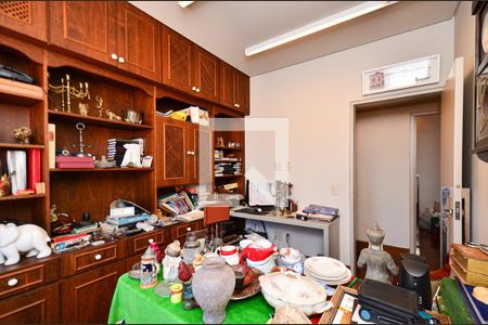 Apartamento à venda com 158m², 4 quartos e 2 vagasQuarto2