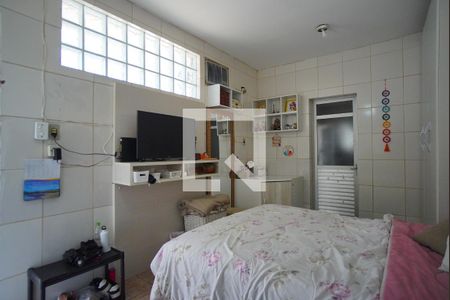 Casa à venda com 360m², 4 quartos e 4 vagasSuíte - Fundos