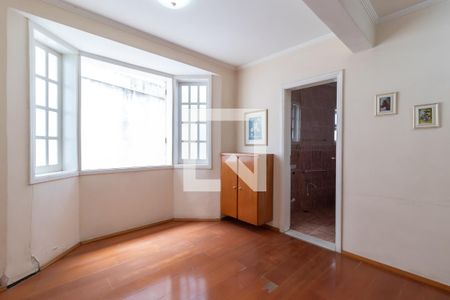 Casa à venda com 320m², 4 quartos e 5 vagasSuíte