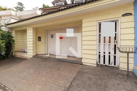 Casa à venda com 320m², 4 quartos e 5 vagasFachada