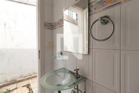 Casa à venda com 320m², 4 quartos e 5 vagasBanheiro 4