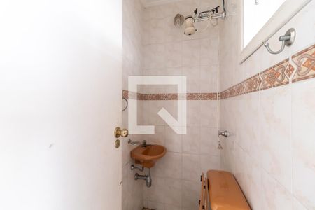 Casa à venda com 320m², 4 quartos e 5 vagasBanheiro de Serviço