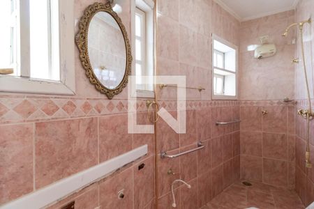 Casa à venda com 320m², 4 quartos e 5 vagasBanheiro da Suíte