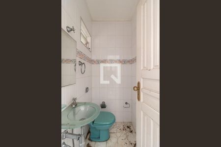 Casa à venda com 320m², 4 quartos e 5 vagasBanheiro 4