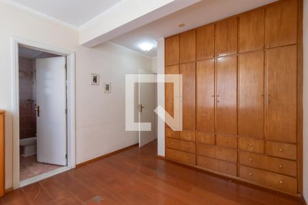 Casa à venda com 320m², 4 quartos e 5 vagasSuíte