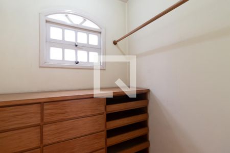 Casa à venda com 320m², 4 quartos e 5 vagasQuarto 2 - Closet