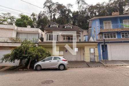 Casa à venda com 320m², 4 quartos e 5 vagasFachada
