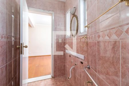 Casa à venda com 320m², 4 quartos e 5 vagasBanheiro da Suíte