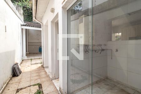 Casa à venda com 320m², 4 quartos e 5 vagasCorredor Lateral