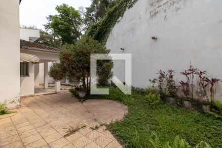 Casa à venda com 320m², 4 quartos e 5 vagasQuintal
