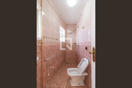 Casa à venda com 320m², 4 quartos e 5 vagasBanheiro da Suíte