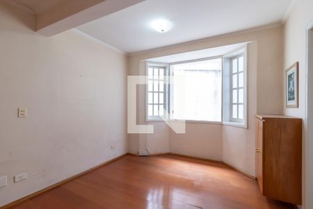 Casa à venda com 320m², 4 quartos e 5 vagasSuíte