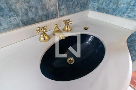 Casa à venda com 320m², 4 quartos e 5 vagasBanheiro 2