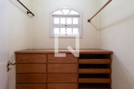 Casa à venda com 320m², 4 quartos e 5 vagasQuarto 2 - Closet