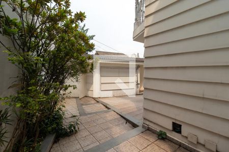 Casa à venda com 320m², 4 quartos e 5 vagasCorredor Lateral