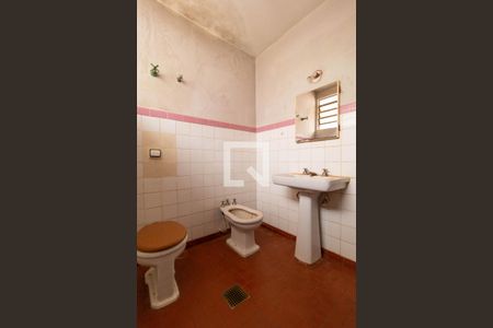 Casa à venda com 336m², 3 quartos e 6 vagas Casa à venda com 336m², 3 quartos e 6 vagasBanheiro da Suíte