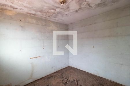 Casa à venda com 336m², 3 quartos e 6 vagas Casa à venda com 336m², 3 quartos e 6 vagasQuarto 01 (Edícula)