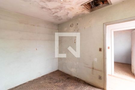 Casa à venda com 336m², 3 quartos e 6 vagas Casa à venda com 336m², 3 quartos e 6 vagasQuarto 01 (Edícula)