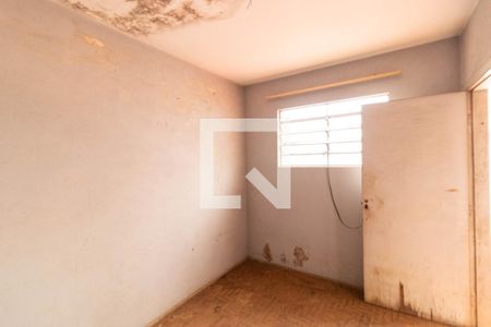 Casa à venda com 336m², 3 quartos e 6 vagas Casa à venda com 336m², 3 quartos e 6 vagasQuarto 02 (Edícula)