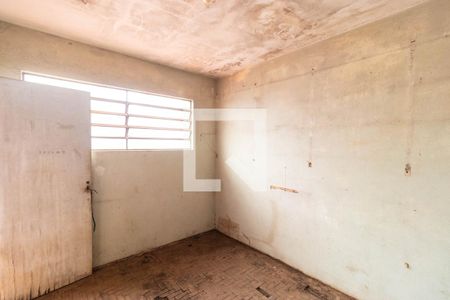 Casa à venda com 336m², 3 quartos e 6 vagas Casa à venda com 336m², 3 quartos e 6 vagasQuarto 01 (Edícula)