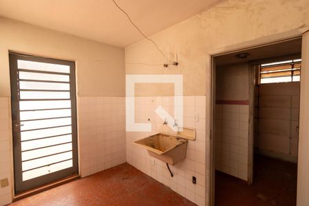 Casa à venda com 336m², 3 quartos e 6 vagas Casa à venda com 336m², 3 quartos e 6 vagasÁrea de Serviço