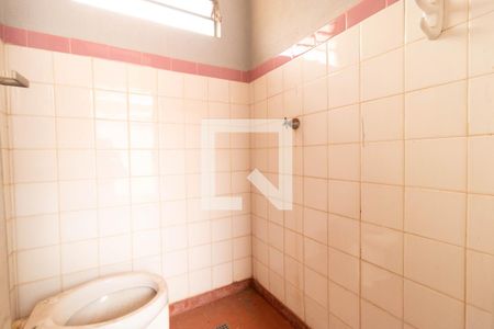 Casa à venda com 336m², 3 quartos e 6 vagas Casa à venda com 336m², 3 quartos e 6 vagasBanheiro (Edícula)