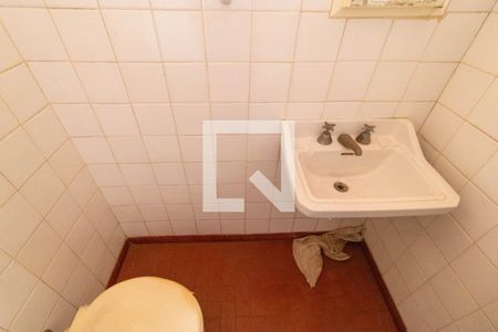 Casa à venda com 336m², 3 quartos e 6 vagas Casa à venda com 336m², 3 quartos e 6 vagasBanheiro de serviço